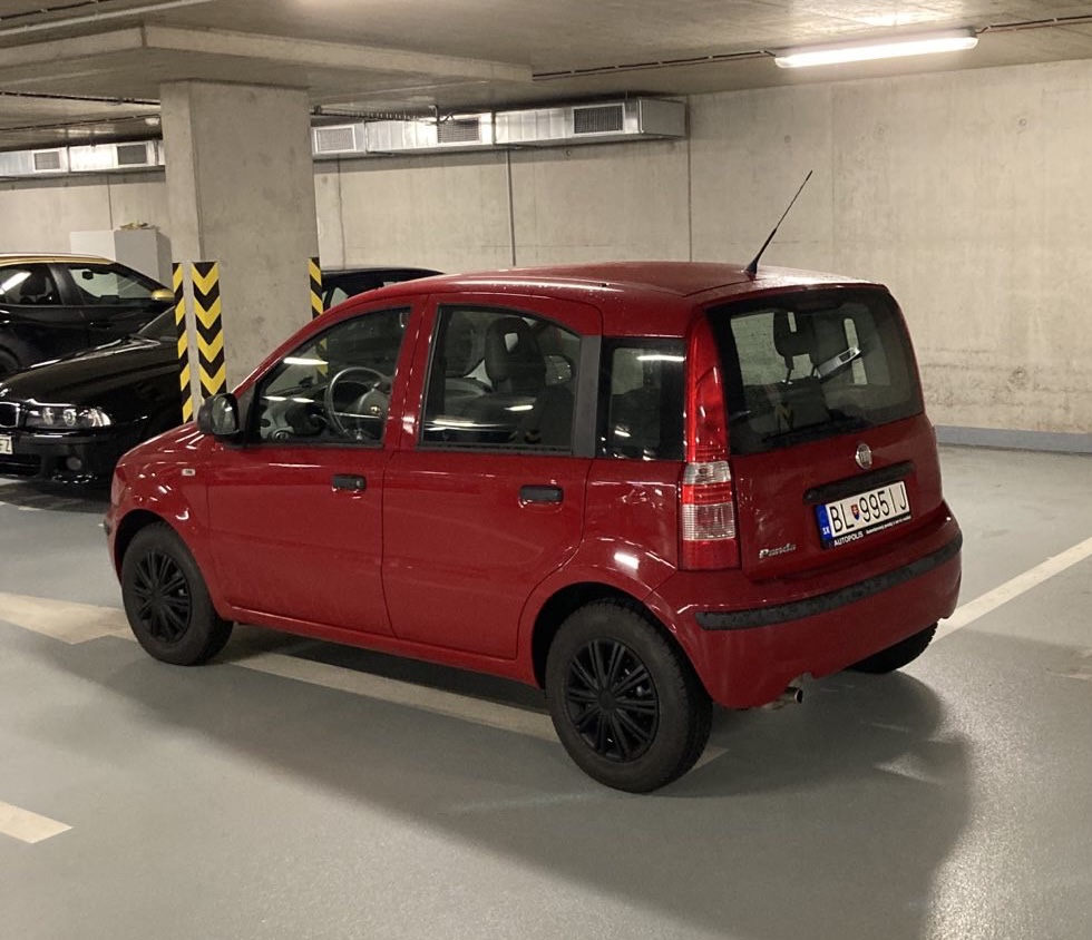 autopožičovňa v bratislave fiat panda červená